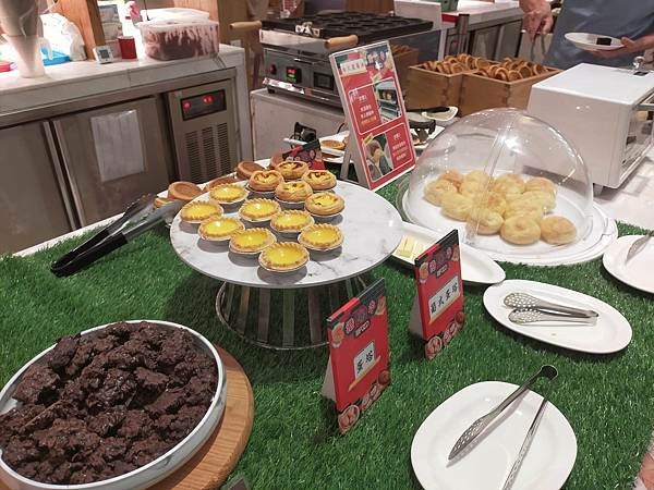 台北豐food海陸百匯~烤鴨港點~泰式料理~滿滿的各式超級豐