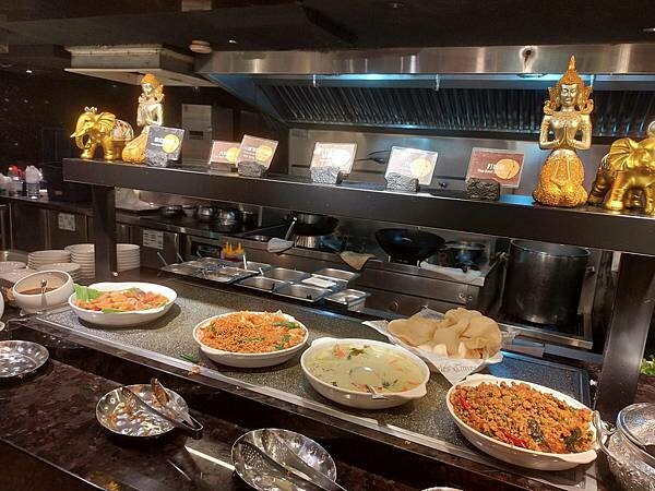 台北豐food海陸百匯~烤鴨港點~泰式料理~滿滿的各式超級豐