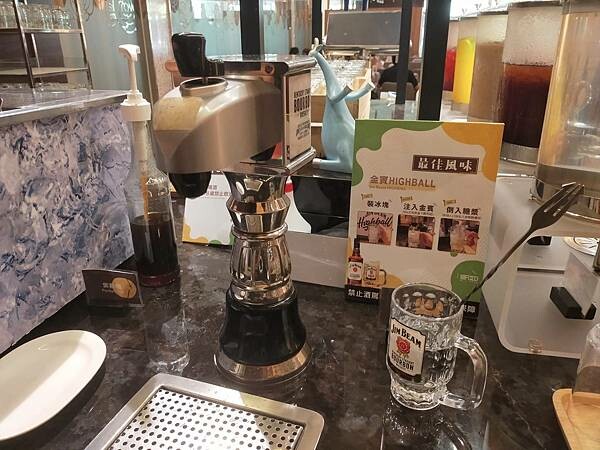 台北豐food海陸百匯~烤鴨港點~泰式料理~滿滿的各式超級豐