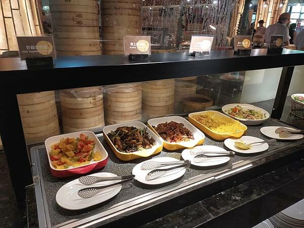 台北豐food海陸百匯~烤鴨港點~泰式料理~滿滿的各式超級豐