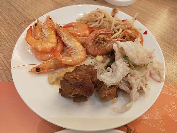 台北豐food海陸百匯~烤鴨港點~泰式料理~滿滿的各式超級豐