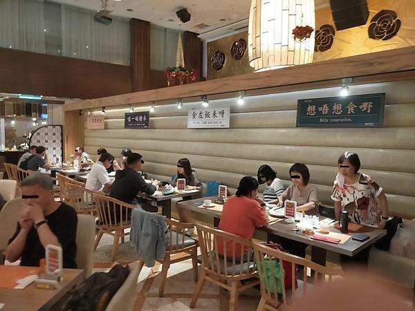 台北豐food海陸百匯~烤鴨港點~泰式料理~滿滿的各式超級豐