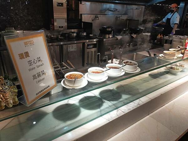 台北豐food海陸百匯~烤鴨港點~泰式料理~滿滿的各式超級豐