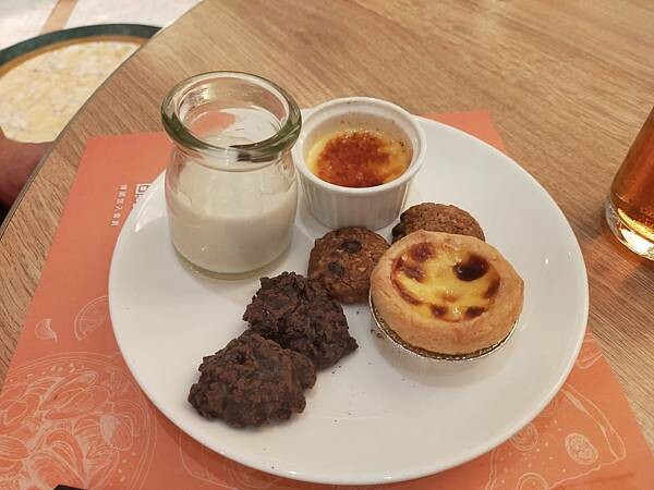 台北豐food海陸百匯~烤鴨港點~泰式料理~滿滿的各式超級豐