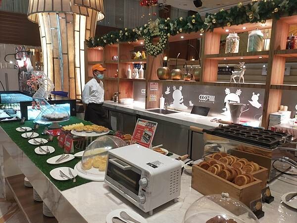 台北豐food海陸百匯~烤鴨港點~泰式料理~滿滿的各式超級豐