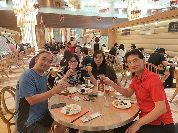 台北豐food海陸百匯~烤鴨港點~泰式料理~滿滿的各式超級豐