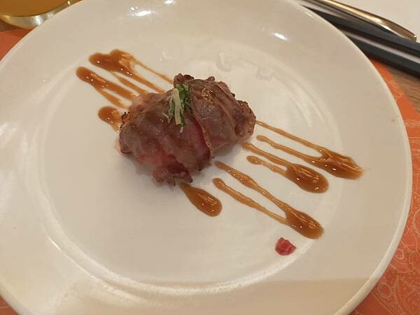 台北豐food海陸百匯~烤鴨港點~泰式料理~滿滿的各式超級豐