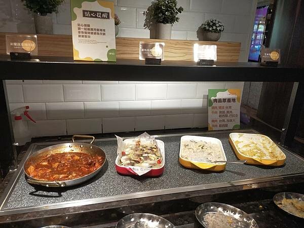 台北豐food海陸百匯~烤鴨港點~泰式料理~滿滿的各式超級豐