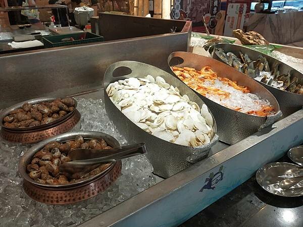 台北豐food海陸百匯~烤鴨港點~泰式料理~滿滿的各式超級豐