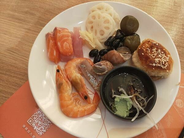 台北豐food海陸百匯~烤鴨港點~泰式料理~滿滿的各式超級豐