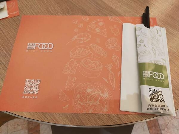 台北豐food海陸百匯~烤鴨港點~泰式料理~滿滿的各式超級豐