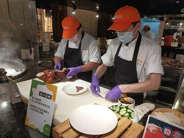 台北豐food海陸百匯~烤鴨港點~泰式料理~滿滿的各式超級豐