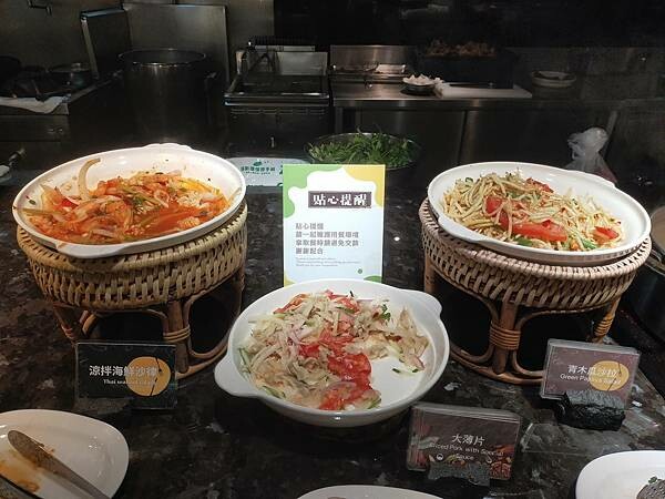 台北豐food海陸百匯~烤鴨港點~泰式料理~滿滿的各式超級豐