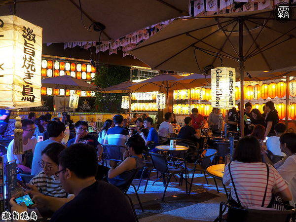 激旨燒鳥二店： 激旨燒鳥逢甲超夯串燒，多了燒肉丼飯，還有整柱SAPPORO可以點~