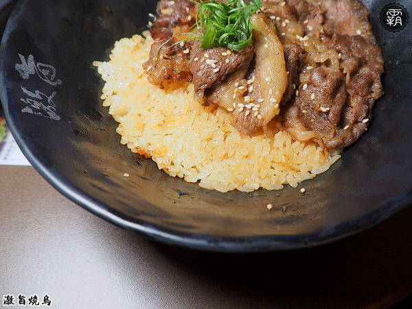 激旨燒鳥二店： 激旨燒鳥逢甲超夯串燒，多了燒肉丼飯，還有整柱SAPPORO可以點~