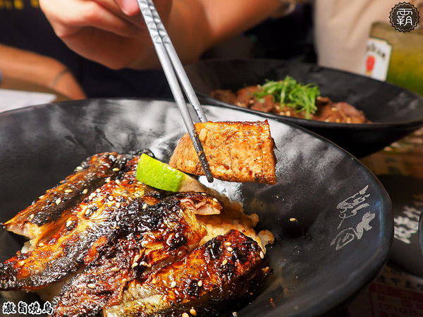 激旨燒鳥二店： 激旨燒鳥逢甲超夯串燒，多了燒肉丼飯，還有整柱SAPPORO可以點~