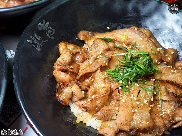 激旨燒鳥二店： 激旨燒鳥逢甲超夯串燒，多了燒肉丼飯，還有整柱SAPPORO可以點~