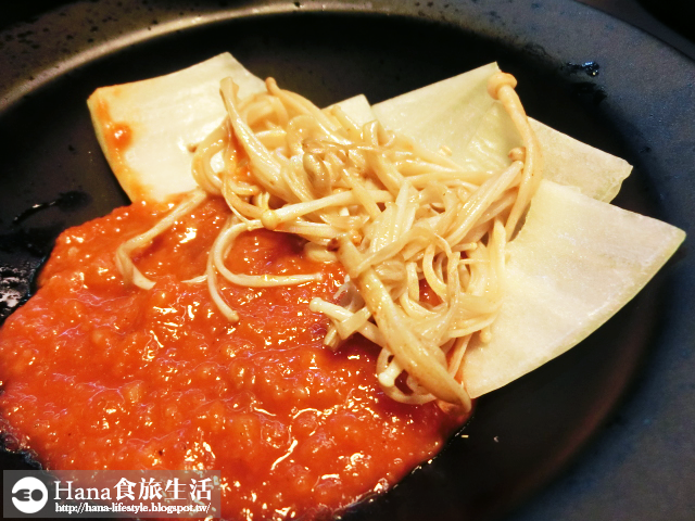 【台北大安】八色烤肉 palsaik | 韓國第一品牌 八種味道五花豬肉 吃到後面有點油膩 生菜、沙拉、泡菜吃到飽 起司炒飯必點