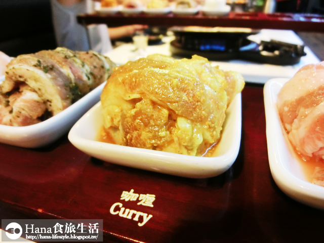 【台北大安】八色烤肉 palsaik | 韓國第一品牌 八種味道五花豬肉 吃到後面有點油膩 生菜、沙拉、泡菜吃到飽 起司炒飯必點