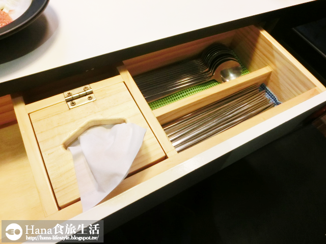 【台北大安】八色烤肉 palsaik | 韓國第一品牌 八種味道五花豬肉 吃到後面有點油膩 生菜、沙拉、泡菜吃到飽 起司炒飯必點