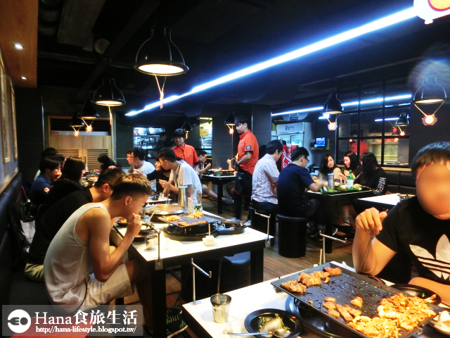 【台北大安】八色烤肉 palsaik | 韓國第一品牌 八種味道五花豬肉 吃到後面有點油膩 生菜、沙拉、泡菜吃到飽 起司炒飯必點