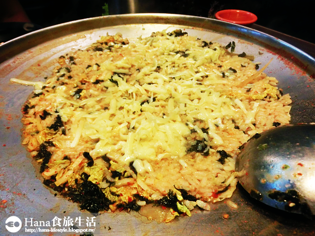 【台北大安】八色烤肉 palsaik | 韓國第一品牌 八種味道五花豬肉 吃到後面有點油膩 生菜、沙拉、泡菜吃到飽 起司炒飯必點