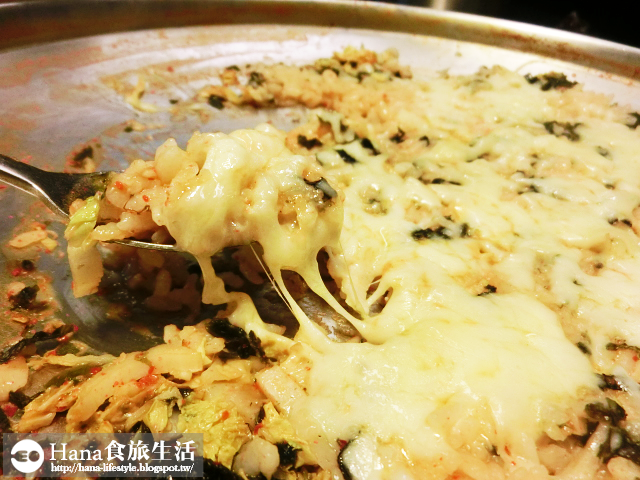 【台北大安】八色烤肉 palsaik | 韓國第一品牌 八種味道五花豬肉 吃到後面有點油膩 生菜、沙拉、泡菜吃到飽 起司炒飯必點