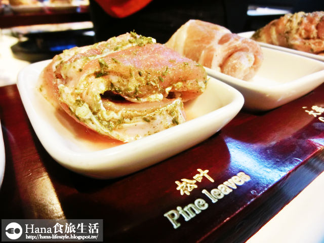 【台北大安】八色烤肉 palsaik | 韓國第一品牌 八種味道五花豬肉 吃到後面有點油膩 生菜、沙拉、泡菜吃到飽 起司炒飯必點