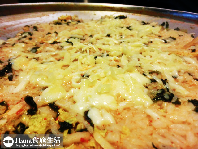 【台北大安】八色烤肉 palsaik | 韓國第一品牌 八種味道五花豬肉 吃到後面有點油膩 生菜、沙拉、泡菜吃到飽 起司炒飯必點