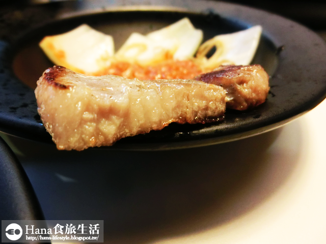 【台北大安】八色烤肉 palsaik | 韓國第一品牌 八種味道五花豬肉 吃到後面有點油膩 生菜、沙拉、泡菜吃到飽 起司炒飯必點