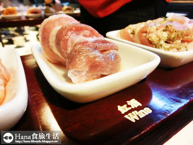 【台北大安】八色烤肉 palsaik | 韓國第一品牌 八種味道五花豬肉 吃到後面有點油膩 生菜、沙拉、泡菜吃到飽 起司炒飯必點