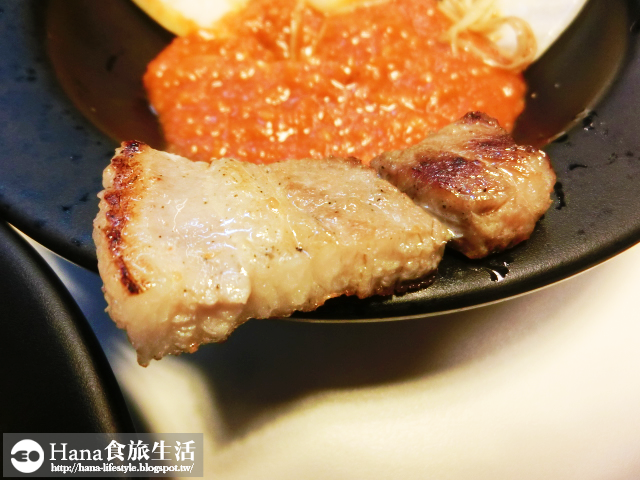 【台北大安】八色烤肉 palsaik | 韓國第一品牌 八種味道五花豬肉 吃到後面有點油膩 生菜、沙拉、泡菜吃到飽 起司炒飯必點