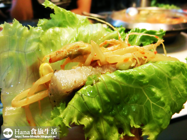 【台北大安】八色烤肉 palsaik | 韓國第一品牌 八種味道五花豬肉 吃到後面有點油膩 生菜、沙拉、泡菜吃到飽 起司炒飯必點