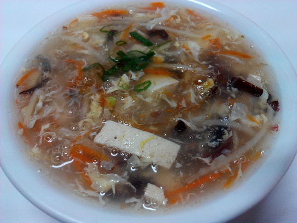 龍蟠鍋貼：【麻豆區】龍蟠鍋貼。鍋貼皮脆餡多，輕輕一咬就肉汁四溢的在地美食