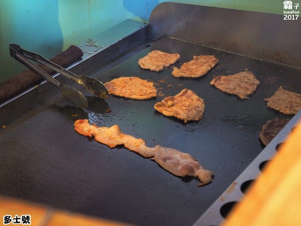 多士號 碳烤土司·紅茶牛奶:多士號碳烤土司,碳火直烤吐司現點現做~香噴噴~