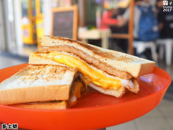 多士號 碳烤土司·紅茶牛奶:多士號碳烤土司,碳火直烤吐司現點現做~香噴噴~