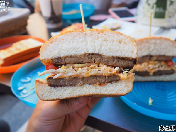 多士號 碳烤土司·紅茶牛奶:多士號碳烤土司,碳火直烤吐司現點現做~香噴噴~