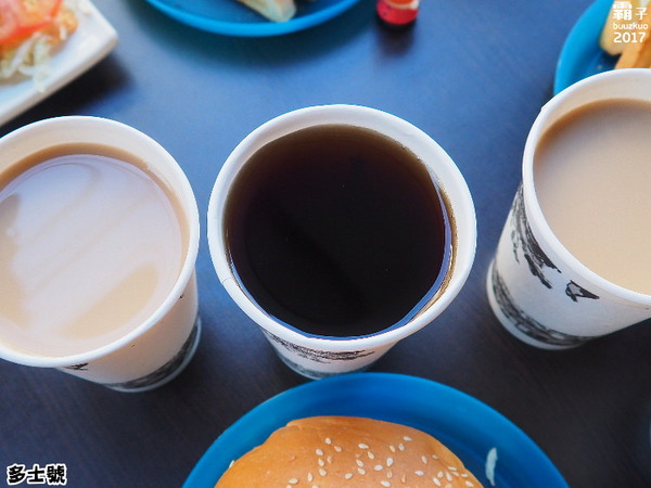 多士號 碳烤土司·紅茶牛奶:多士號碳烤土司,碳火直烤吐司現點現做~香噴噴~