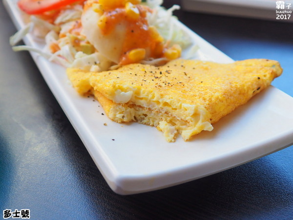 多士號 碳烤土司·紅茶牛奶:多士號碳烤土司,碳火直烤吐司現點現做~香噴噴~