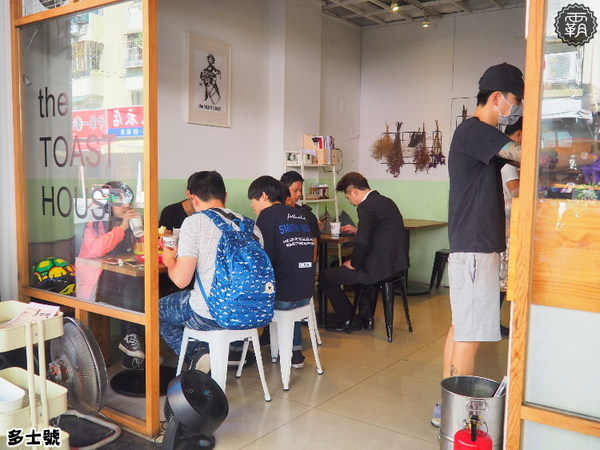 多士號 碳烤土司·紅茶牛奶:多士號碳烤土司,碳火直烤吐司現點現做~香噴噴~