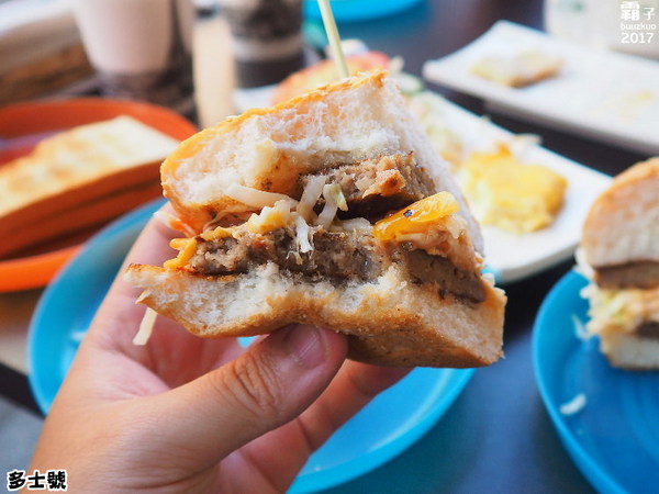 多士號 碳烤土司·紅茶牛奶:多士號碳烤土司,碳火直烤吐司現點現做~香噴噴~