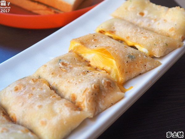 多士號 碳烤土司·紅茶牛奶:多士號碳烤土司,碳火直烤吐司現點現做~香噴噴~