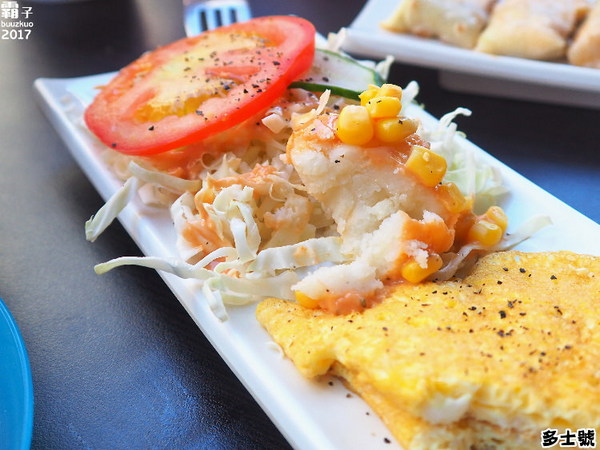 多士號 碳烤土司·紅茶牛奶:多士號碳烤土司,碳火直烤吐司現點現做~香噴噴~