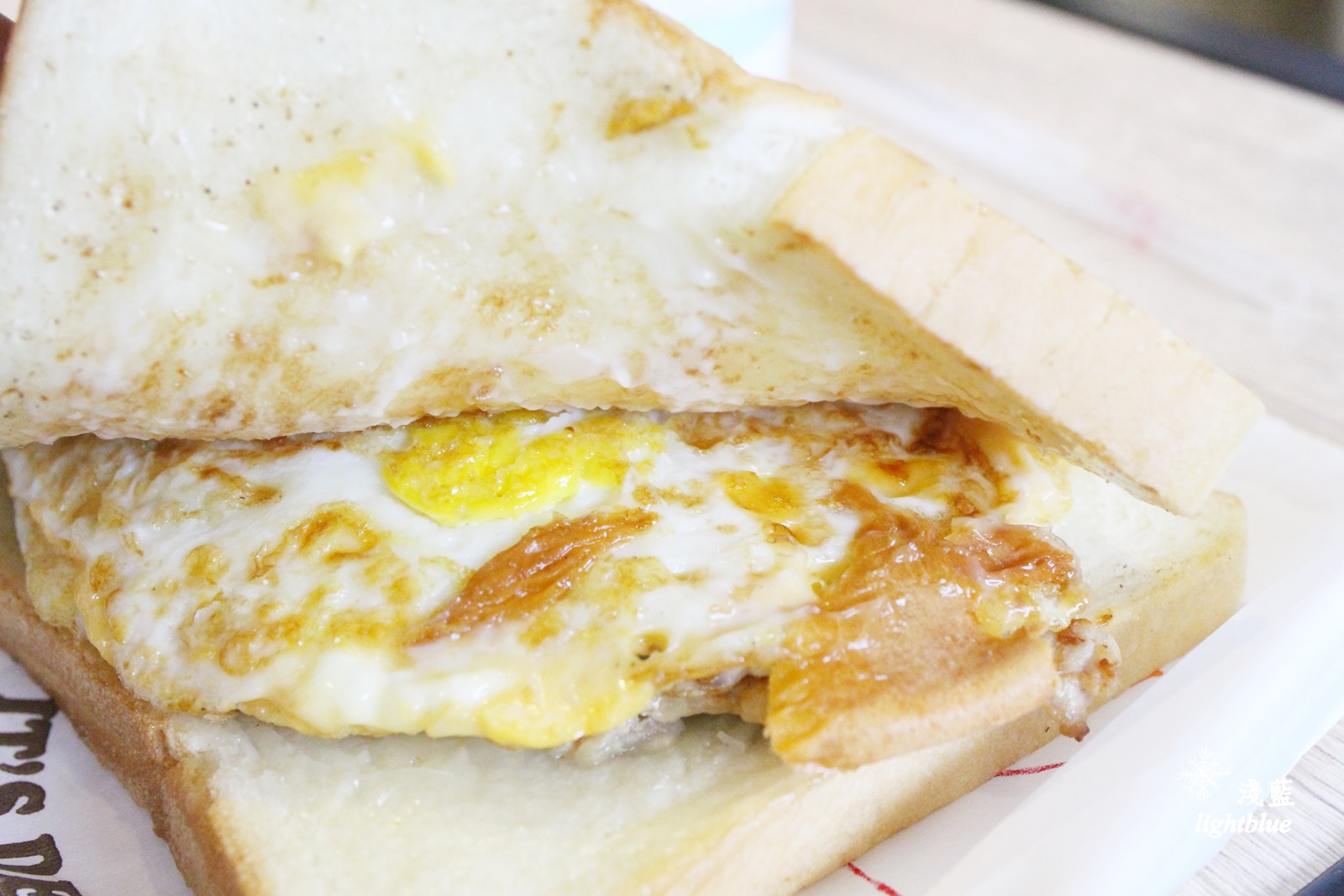 台中逢甲夜市美食：多士號～逢甲夜市排隊人氣早餐