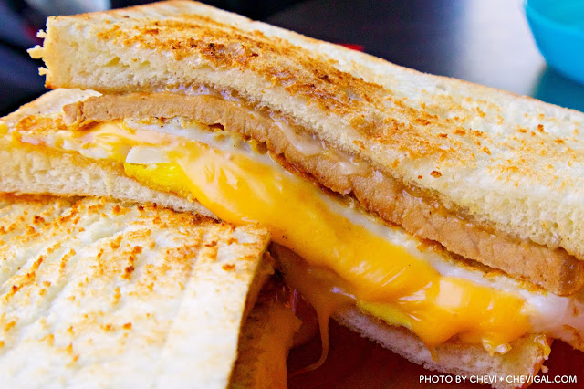 逢甲商圈│多士號＊起司控不能錯過的早午餐。三明治和蛋餅都會爆漿又牽絲唷