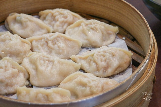 【台中美食】一顆顆飽滿湯汁的蒸餃，拌麵Q彈好嚼勁！平價美味小吃｜蒸餃子