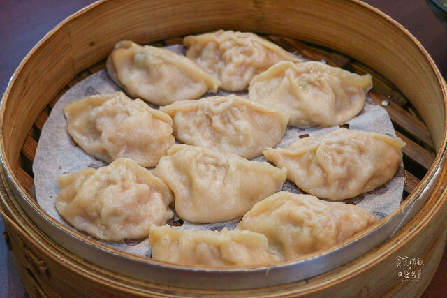 【台中美食】一顆顆飽滿湯汁的蒸餃，拌麵Q彈好嚼勁！平價美味小吃｜蒸餃子