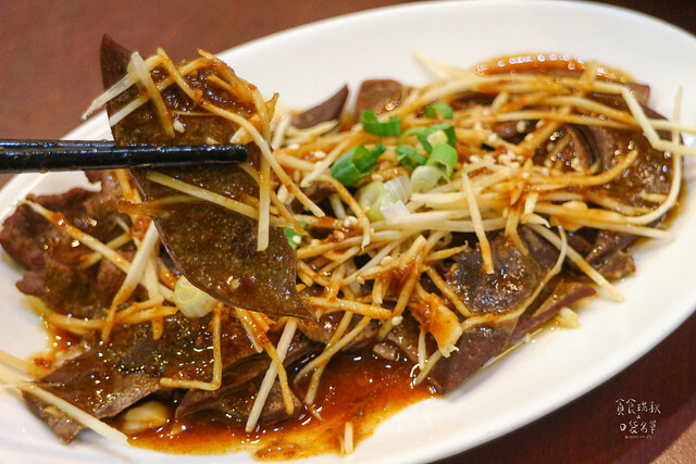 【台中美食】一顆顆飽滿湯汁的蒸餃，拌麵Q彈好嚼勁！平價美味小吃｜蒸餃子