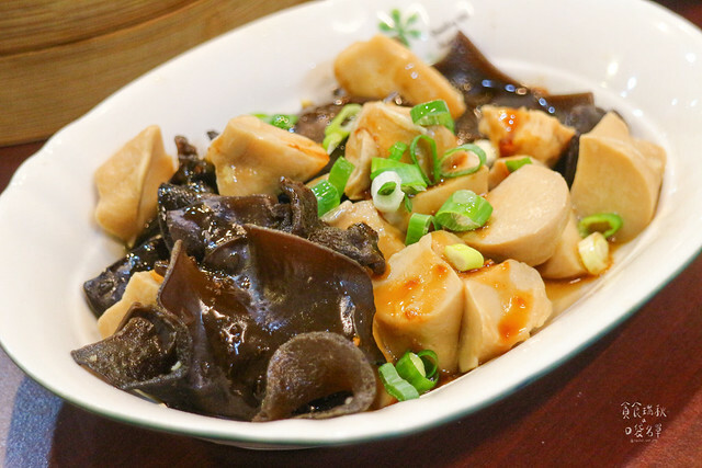 【台中美食】一顆顆飽滿湯汁的蒸餃，拌麵Q彈好嚼勁！平價美味小吃｜蒸餃子