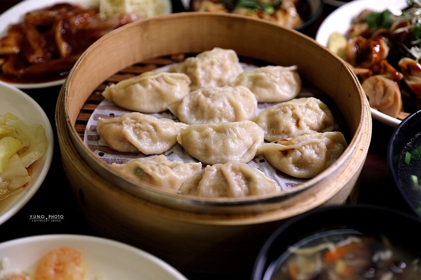 只有在地人才知道的美味蒸餃！滷味加秘製辣椒神好吃｜蒸餃子(台中南屯美食)　